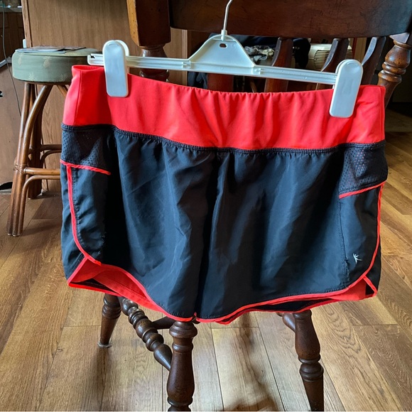 Danskin size large shorts - Picture 5 of 6